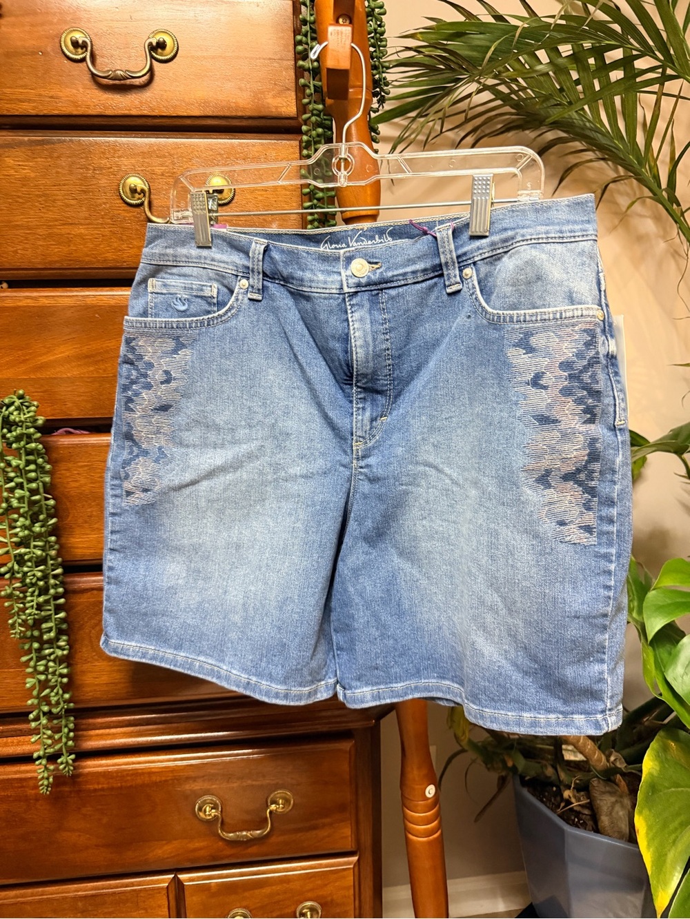 Gloria Vanderbilt Light Blue Denim Shorts with Side Embroidery